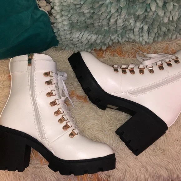 White pleather, chunky heeled boots with gold details. New, US 6.5/ EU 37 - Picture 6 of 7